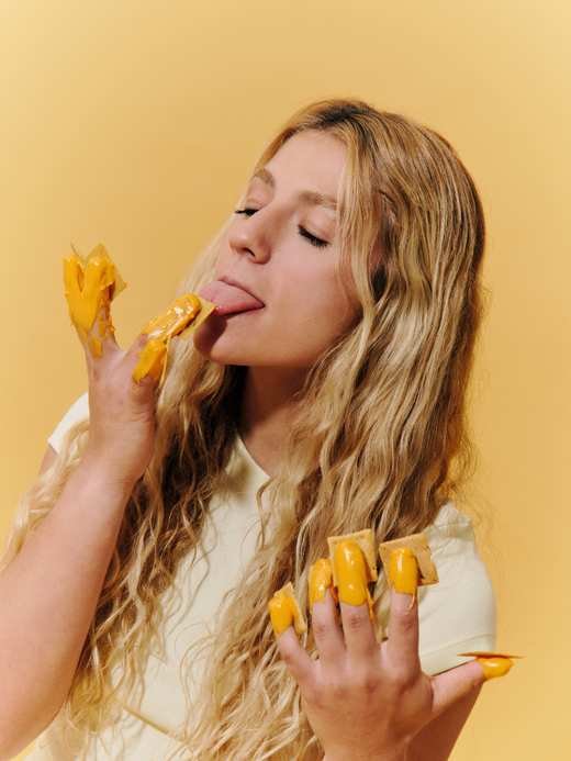 Unhas cobertas de cheddar